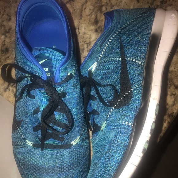 Nike Shoes - NIKE FREE TR FLYKNIT